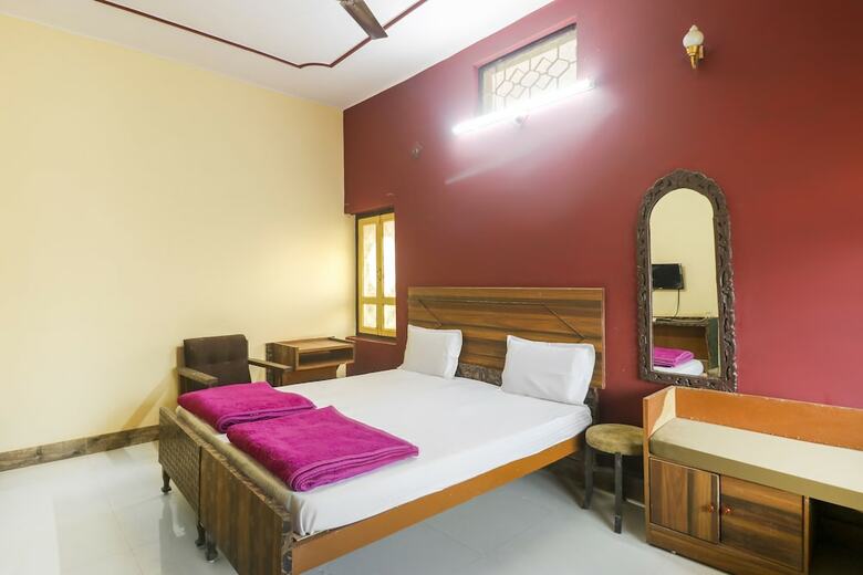 Spot On 46266 Hotel Poonam