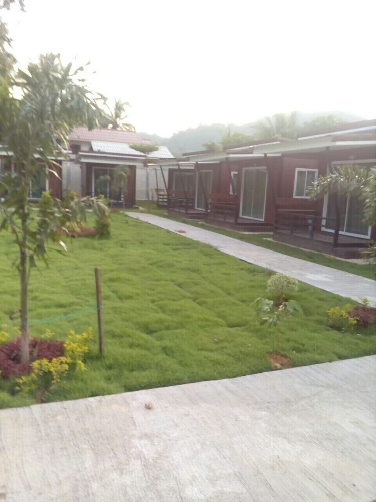 Hotel Phumiphat Resort  Koh Mook