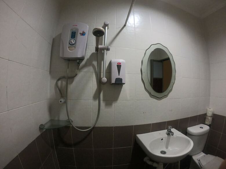 Ample Hotel