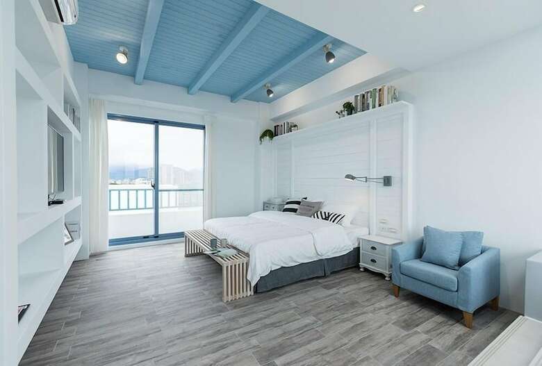 Hotel Blue White