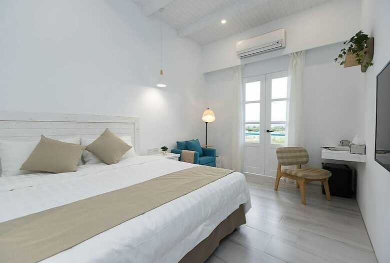 Hotel Blue White