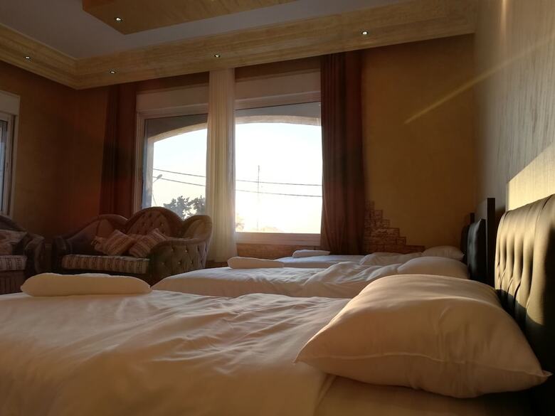 Jabal Bed & Breakfast