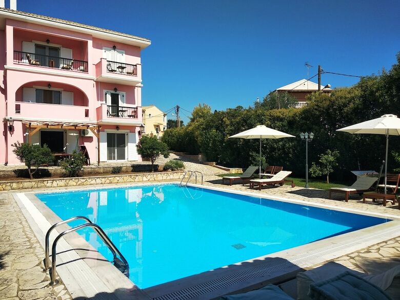 Aparthotel Cha Nanakas Village Inn