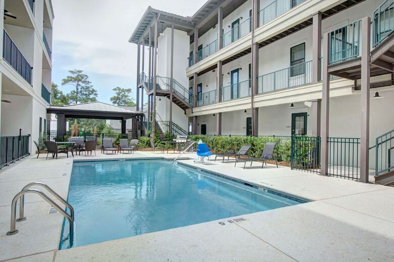 400 Ocean Blvd. #1206 By Hodnett Cooper