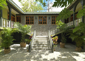 Hotel Rosalie Bay Resort