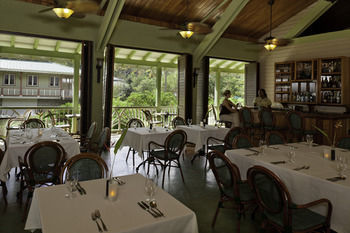 Hotel Rosalie Bay Resort