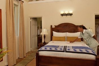 Hotel Rosalie Bay Resort