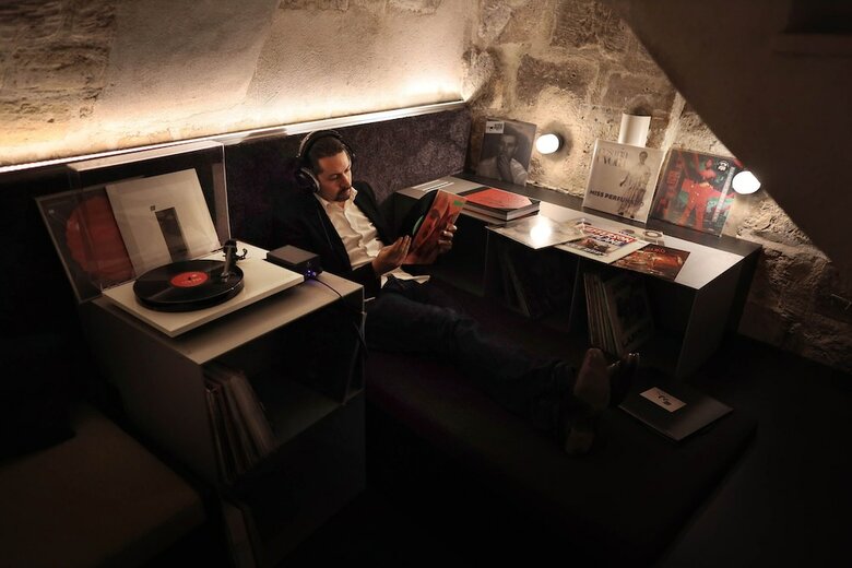 Hotel French Theory