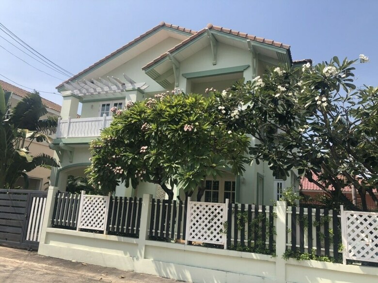 Pattaya Pool Villa Tlh