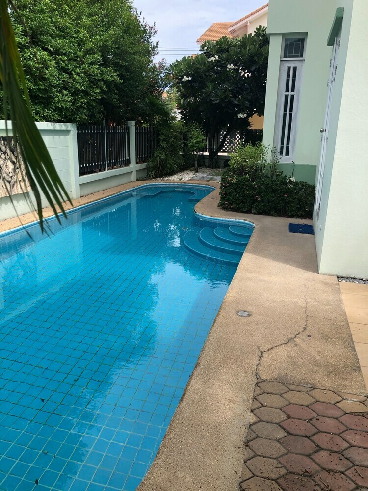Pattaya Pool Villa Tlh