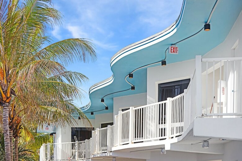 Motel Ocean Treasure Beachside Suites