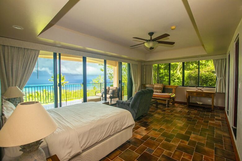 Bed & Breakfast Seven Color Sea View Villa