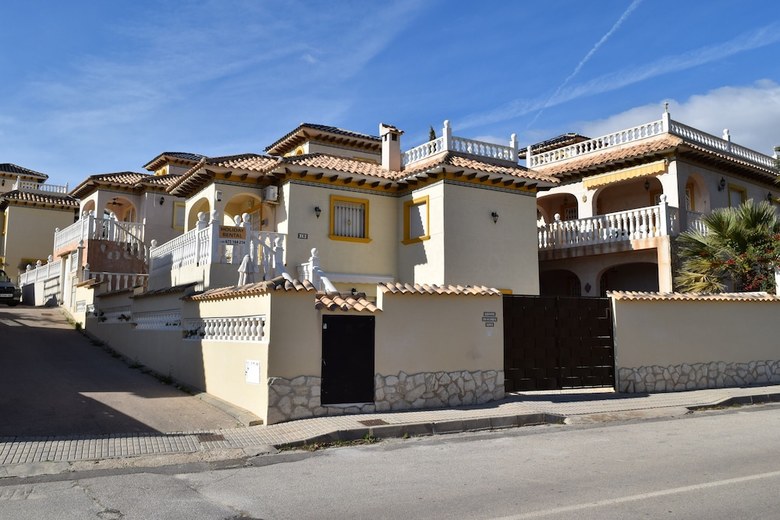 Full Villa With Private Salt Water Pool