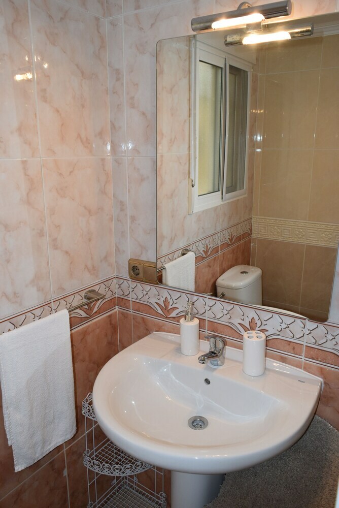 Full Villa With Private Salt Water Pool