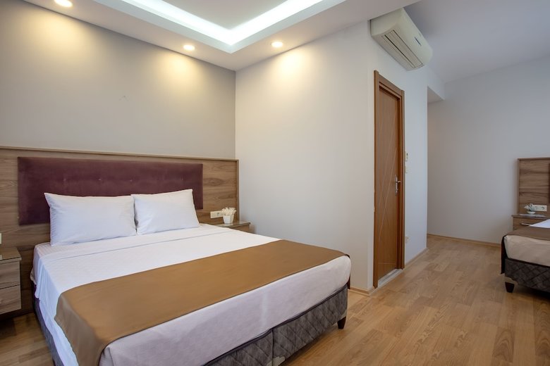 West Palace Hotel
