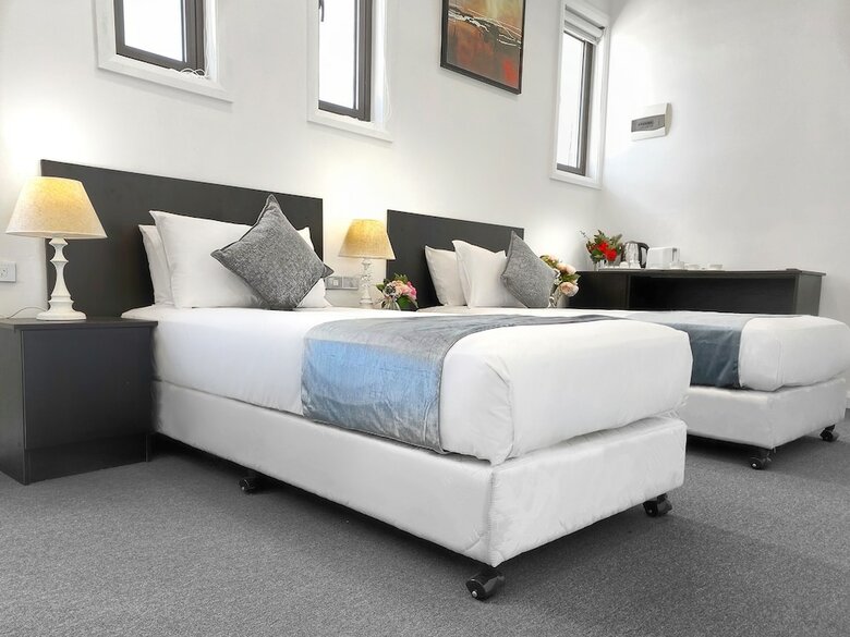 Commercial Hay Hotel