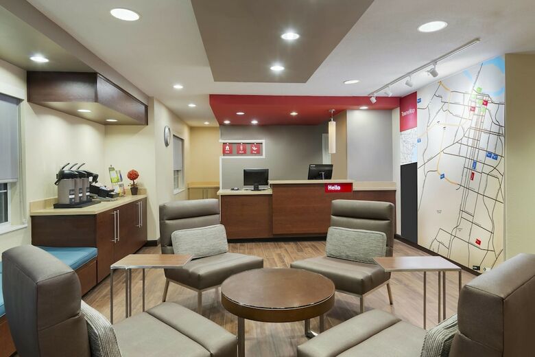 Hotel Towneplace Suites By Marriott Savannah Midtown