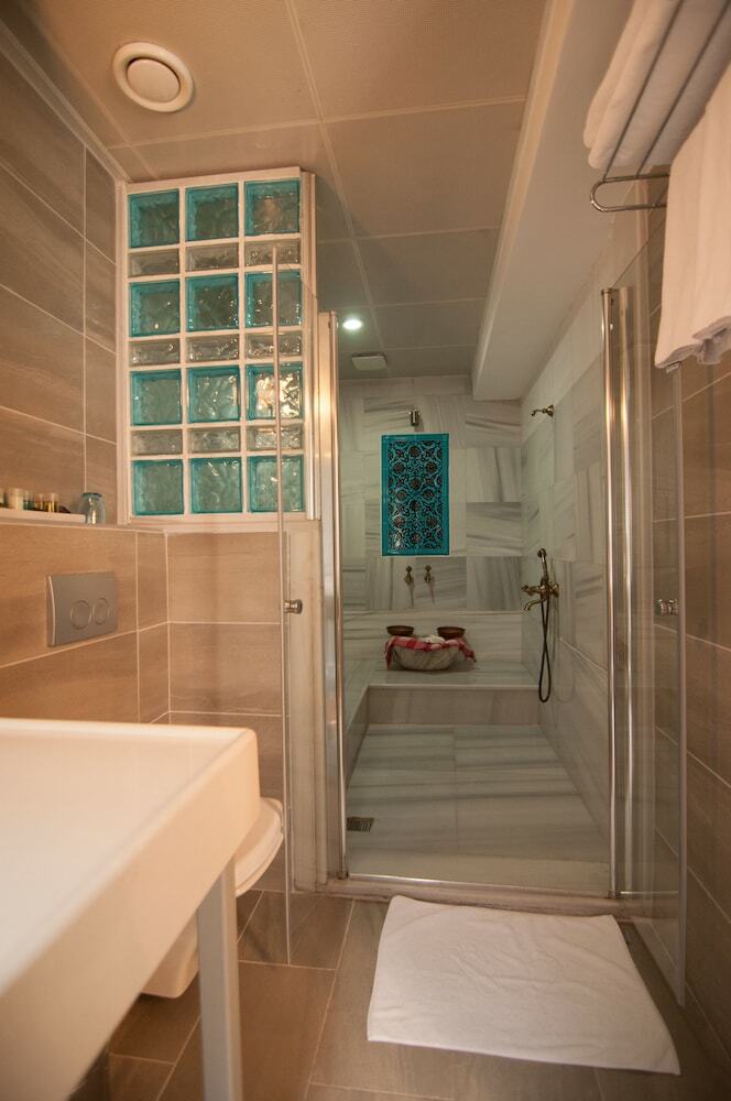 Seraglio Hotel & Suites