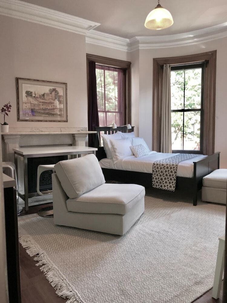 Boutique Apartments By The Upton Collection