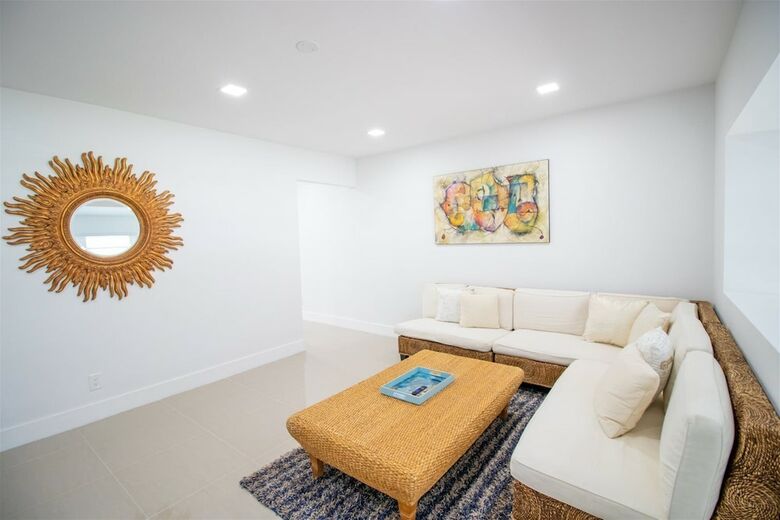 Like New Miami Springs Family Home