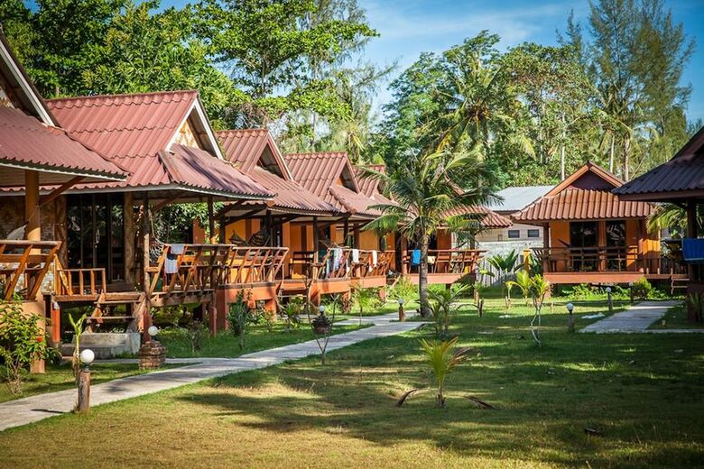 Hotel Lanta Pearl Beach Resort
