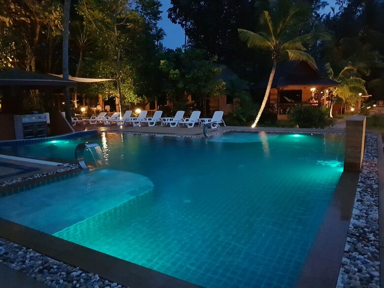 Hotel Lanta Pearl Beach Resort