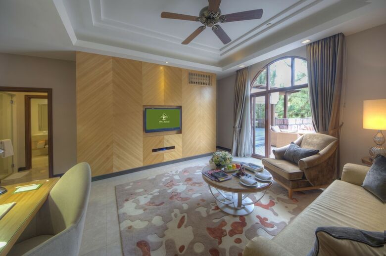 Hotel The Chateau Spa & Organic Wellness Resort