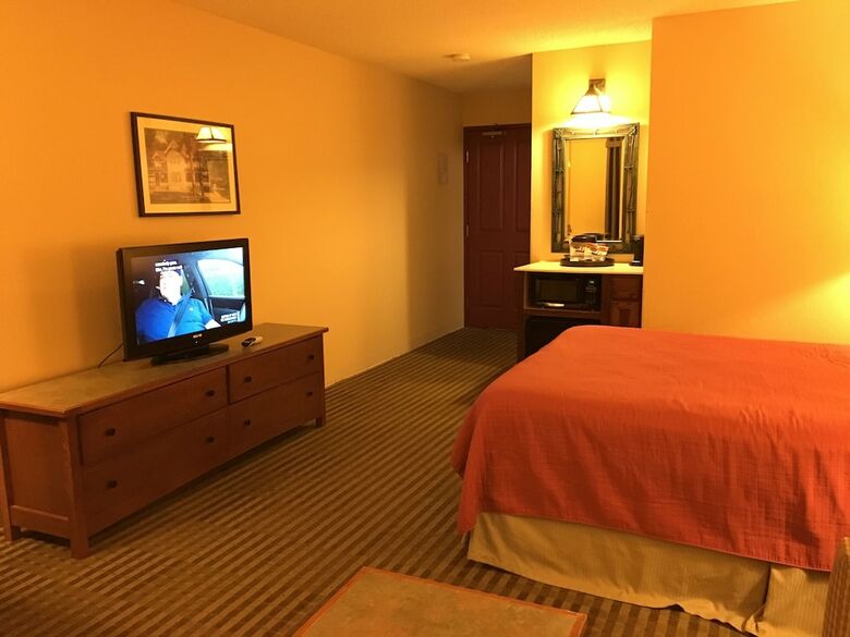 Hotel Norwood Inn & Suites