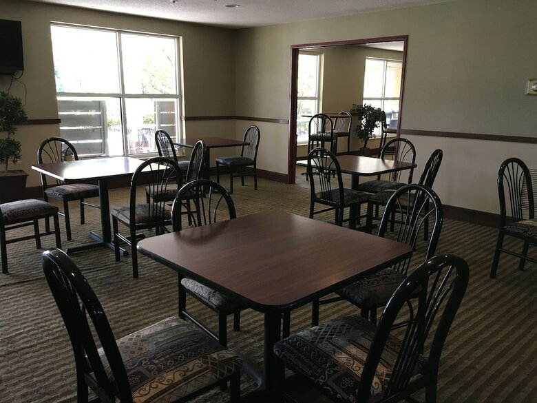 Hotel Norwood Inn & Suites