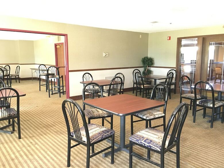 Hotel Norwood Inn & Suites
