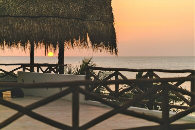 Hotel La Puerta Azul Beachfront - Adults Only