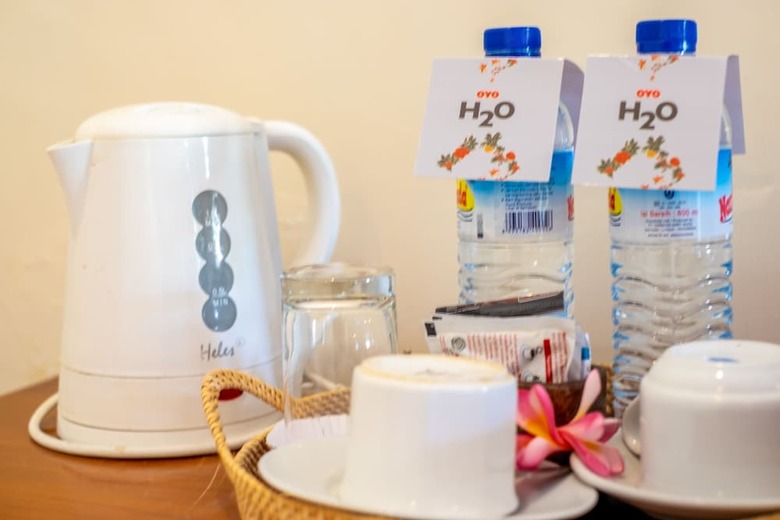 Oyo 1508 Mascot Beach Hotel