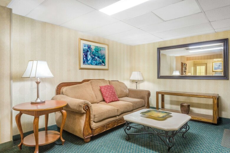 Motel Super 8 By Wyndham Bentonville