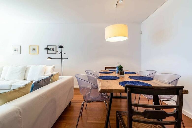 Gorgeous Apartment In Alges With Stunning Rooftop Pool