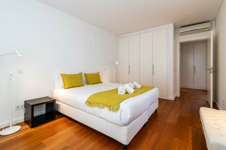 Gorgeous Apartment In Alges With Stunning Rooftop Pool
