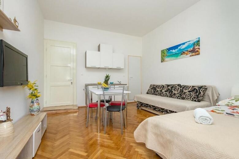 Hotel Central Jardin Guesthouse