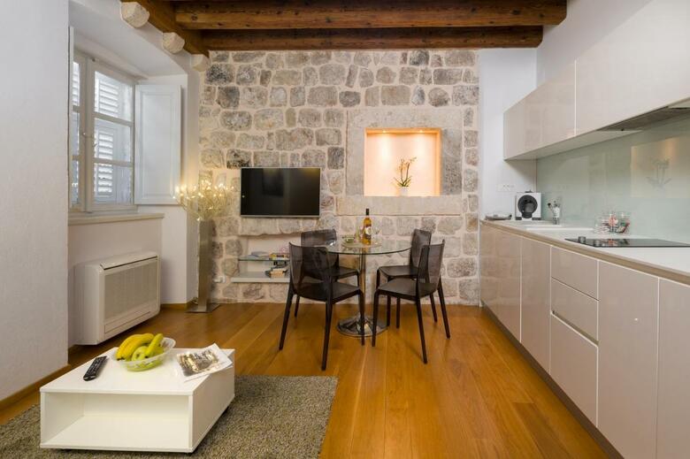 Nije Pre?a Apartments