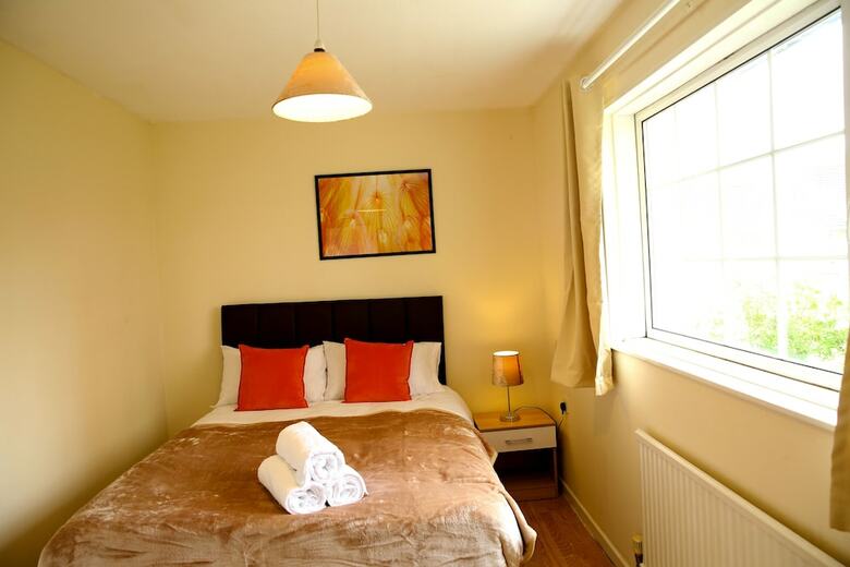 Central Luton Cozy Home