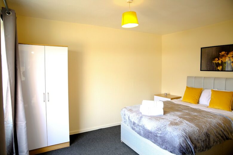 Central Luton Cozy Home