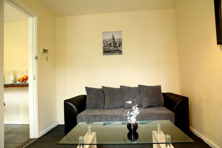 Central Luton Cozy Home