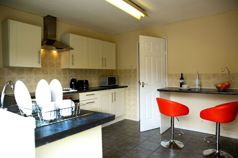 Central Luton Cozy Home