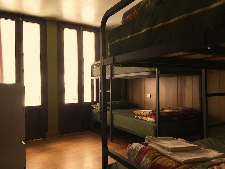 Hostal Albergue Azabache