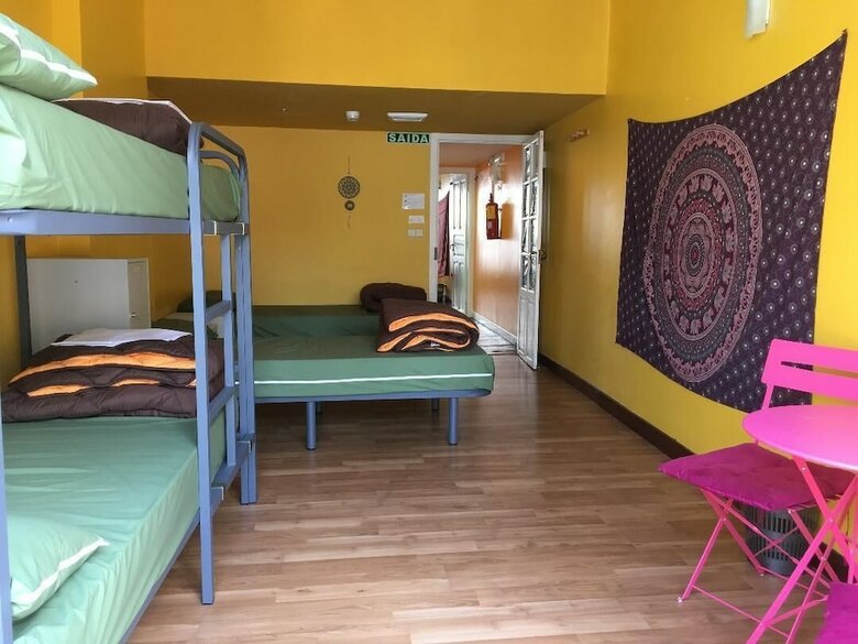 Hostal Albergue Azabache