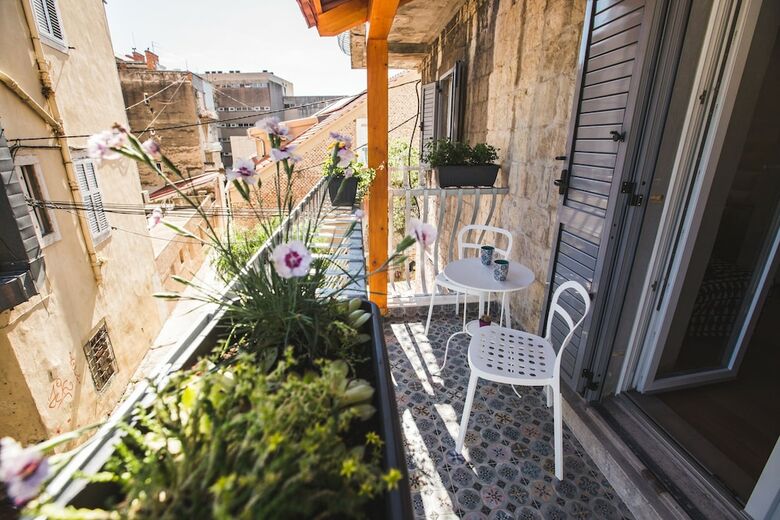 Apartamentos Sir George Luxury Suites