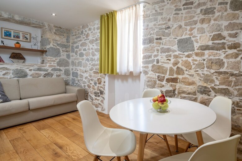 Apartamentos Awesome Stone House