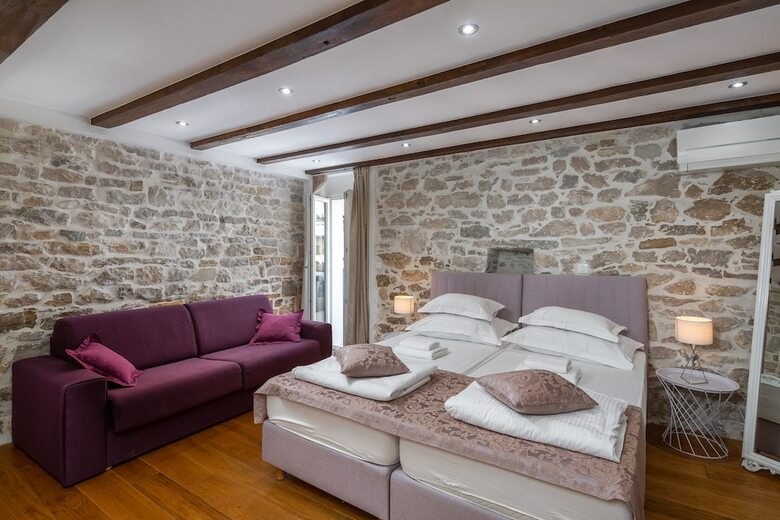 Apartamentos Awesome Stone House