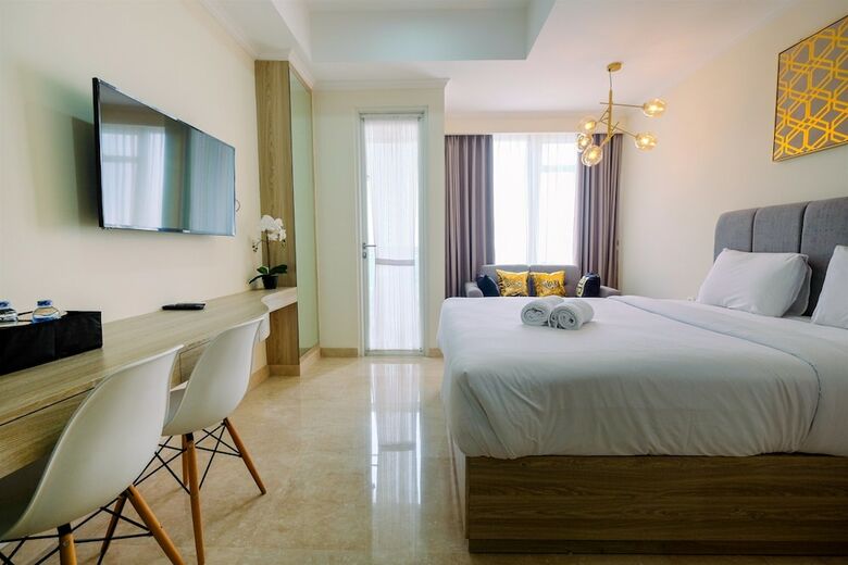 Stylish Studio Room Menteng Park Apartment