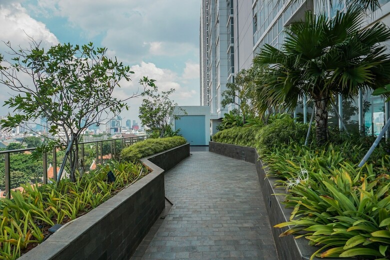 Elegant Studio At Menteng Park Apartment