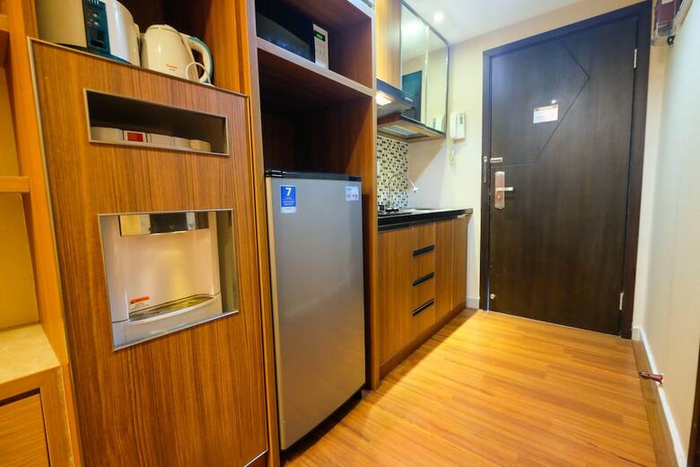 Comfy Studio Apartment At Tamansari The Hive