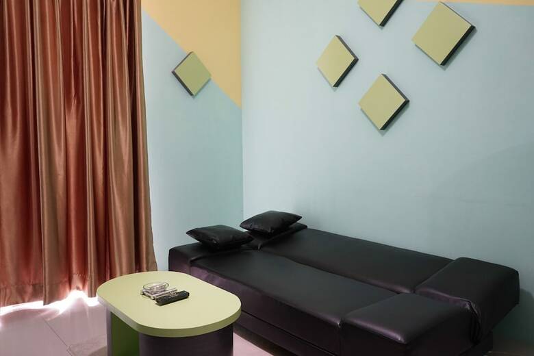 Elegant And Comfy 1br Green Central City Apartment